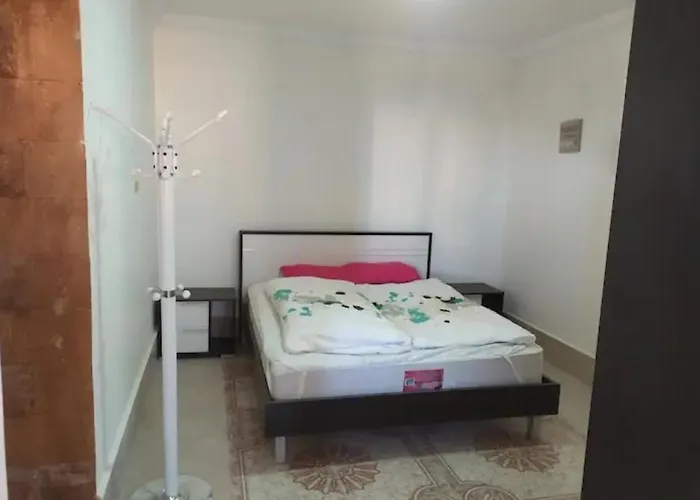 One Bedroom Flat With Large Terrace In A With Swimming Pool Apartment *